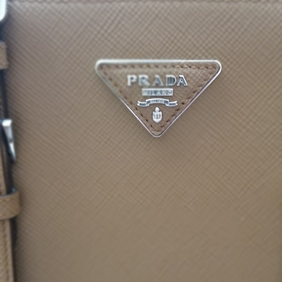 PRADA 👜 Handbag - Picture 5 of 7